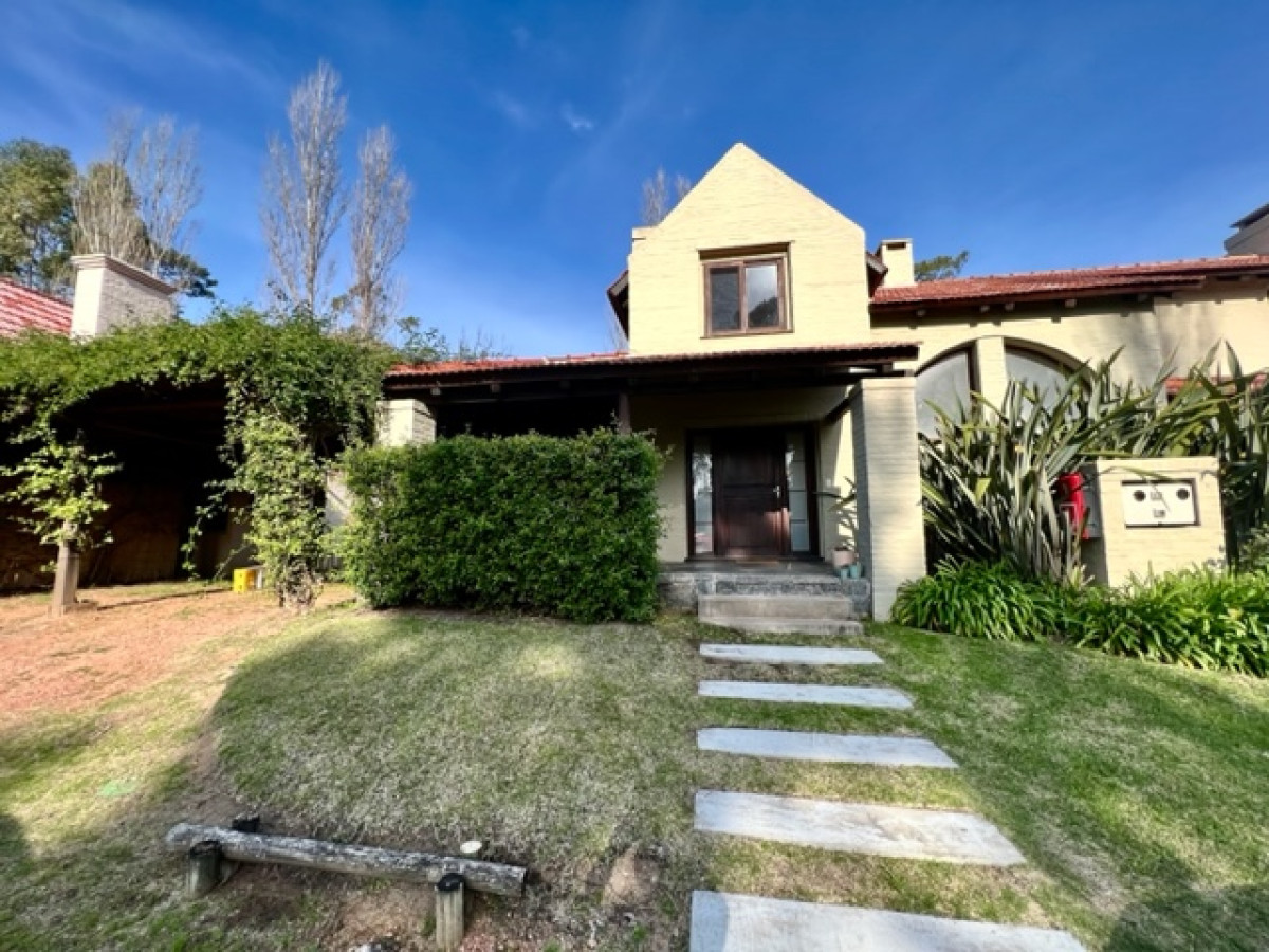 Casa en venta, punta del este, 2 dormitorios, Barrio privado parque pinares