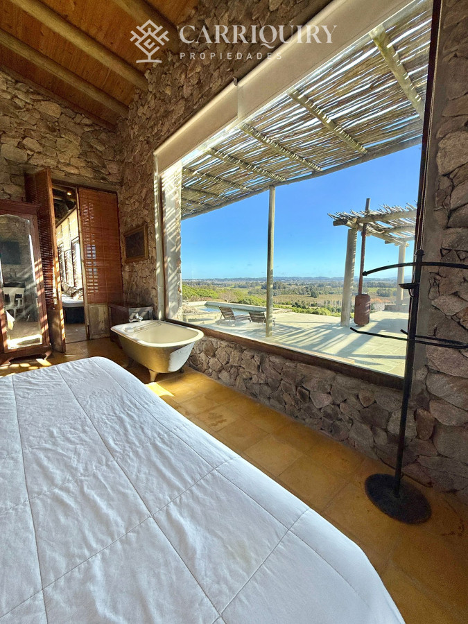 Chacra ID.8928/Chacras-en-Venta--Carriquiry--Propiedades - Chacra en venta y alquiler en lo alto del Cerro Eguzquiza. 4 dormitorios