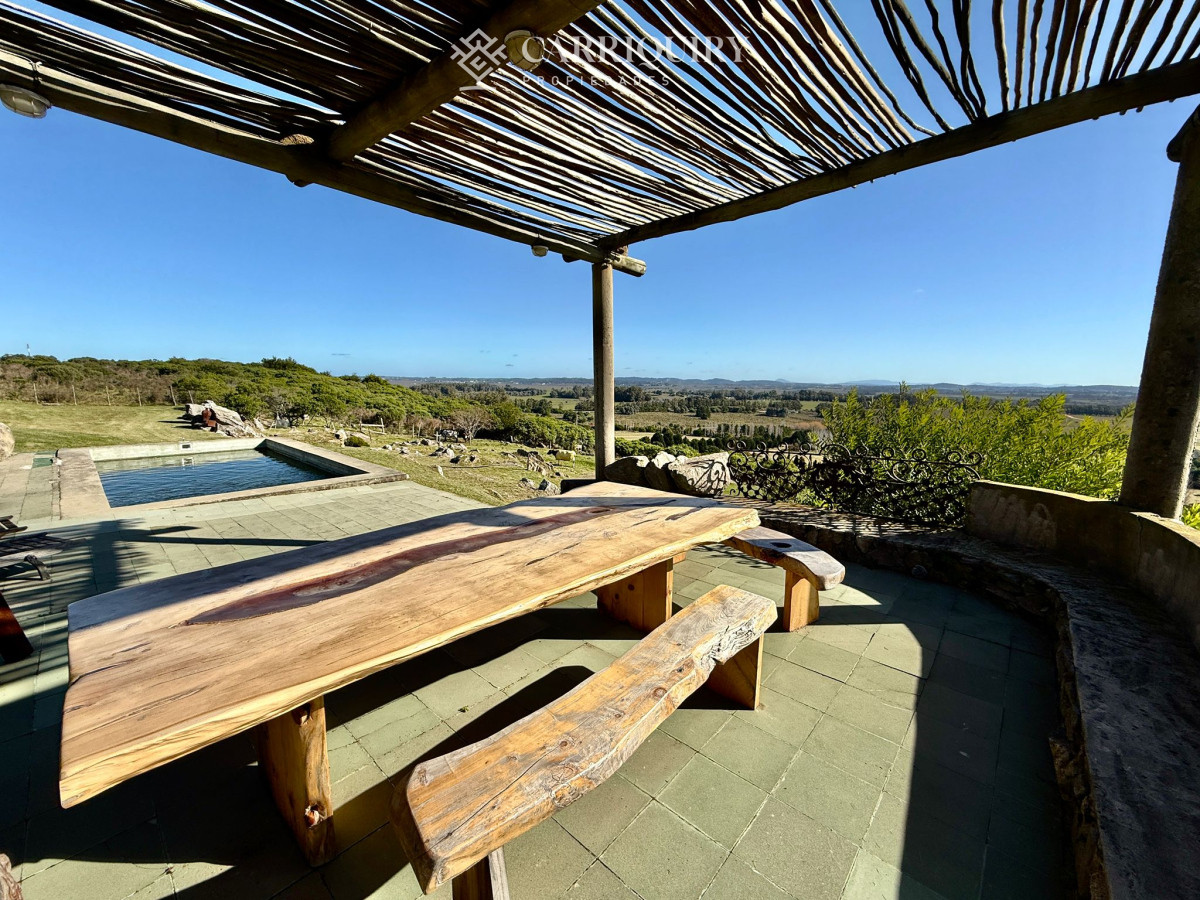 Chacra en venta y alquiler en lo alto del Cerro Eguzquiza. 4 dormitorios - GoPunta - Portal Inmobiliario de Punta del Este - Maldonado