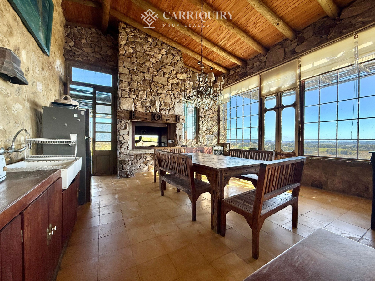 Chacra ID.8928/Chacras-en-Venta--Carriquiry--Propiedades - Chacra en venta y alquiler en lo alto del Cerro Eguzquiza. 4 dormitorios