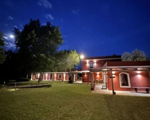 Venta y Alquiler de excelente chacra-hotel en MANANTIALES