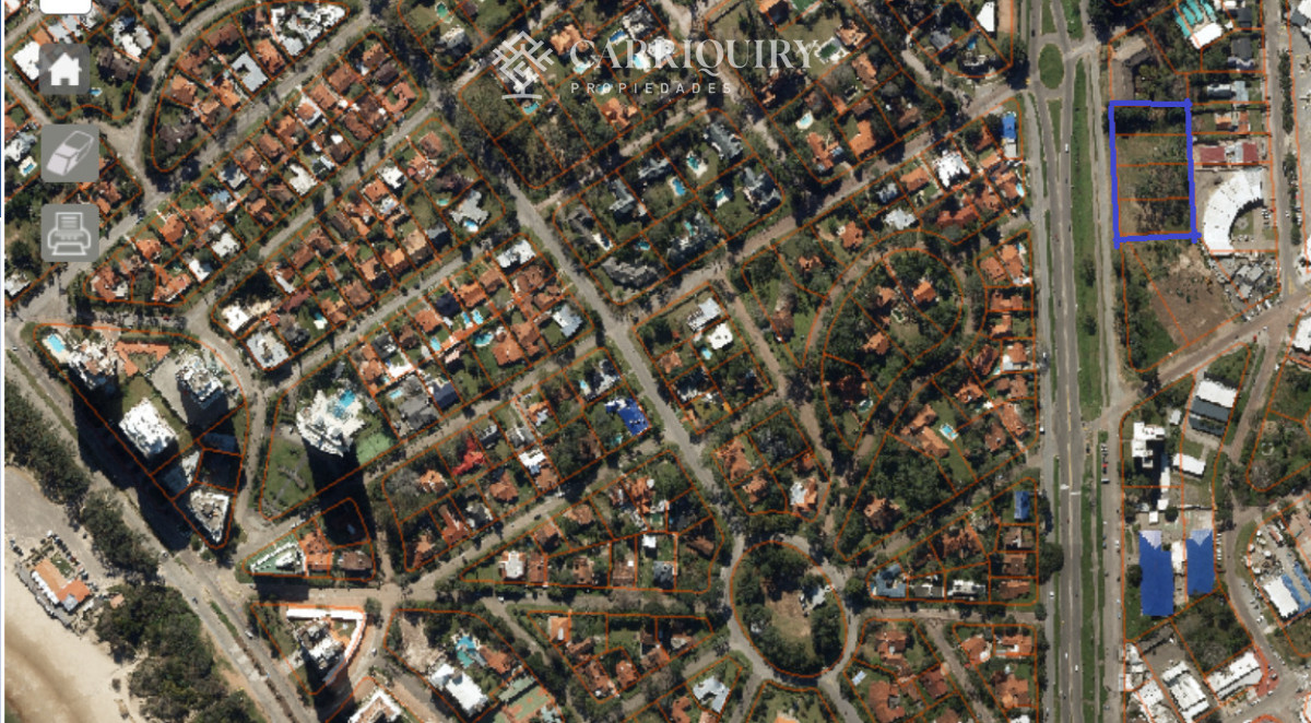 Terreno ID.9519/Terrenos-en-Venta--Carriquiry--Propiedades - Lote Premium de 4.200 m² a pasos del mar en Punta del Este - Potencial para toree de 30 Pisos.