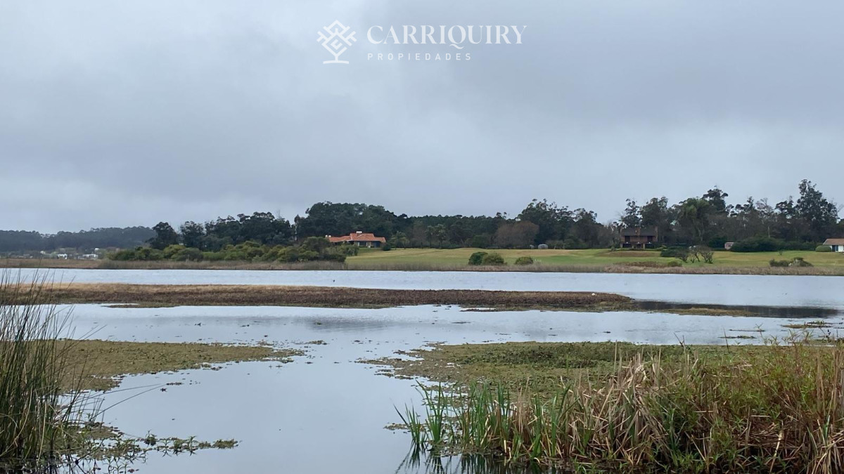 Terreno ID.9340/Venta-de-Terreno-en-Rincón-del-Indio,-Punta-del-Este - Último terreno con vista directa a la laguna - 600 m² – listo para construir
