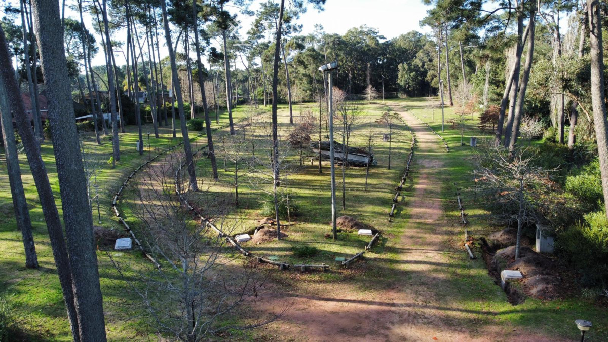 Terreno ID.9224/TERRENOS-EN-VENTA-EN-BARRIO-PRIVADO-PLAYA-MANSA-A-200-MTS-DEL-MAR-GRAN-OPORTUNIDAD-PARA-INVERSORES - OPORTUNIDAD TERRENOS EN VENTA EN BARRIO PRIVADO APTOS PARA PROPIEDAD HORIZONTAL