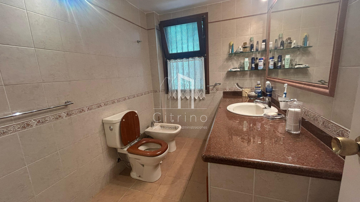 Casa ID.1629 - Hermosa casa a la venta! Barrio Lugano a metros de Punta Shopping