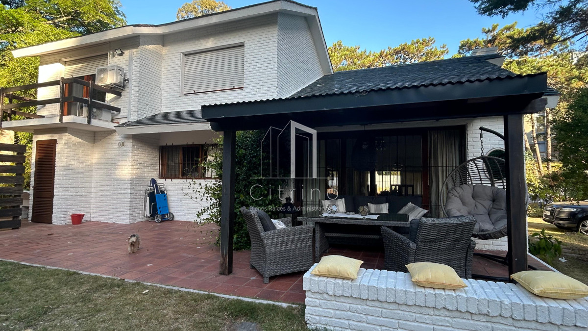 Casa ID.1629 - Hermosa casa a la venta! Barrio Lugano a metros de Punta Shopping