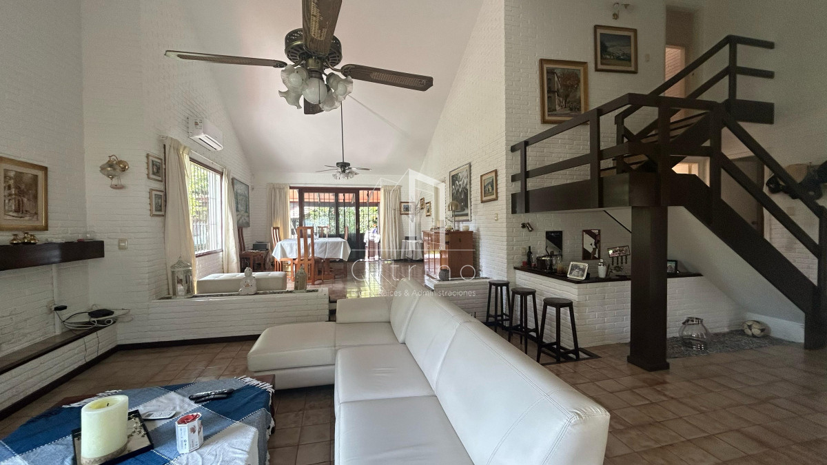 Casa ID.1629 - Hermosa casa a la venta! Barrio Lugano a metros de Punta Shopping