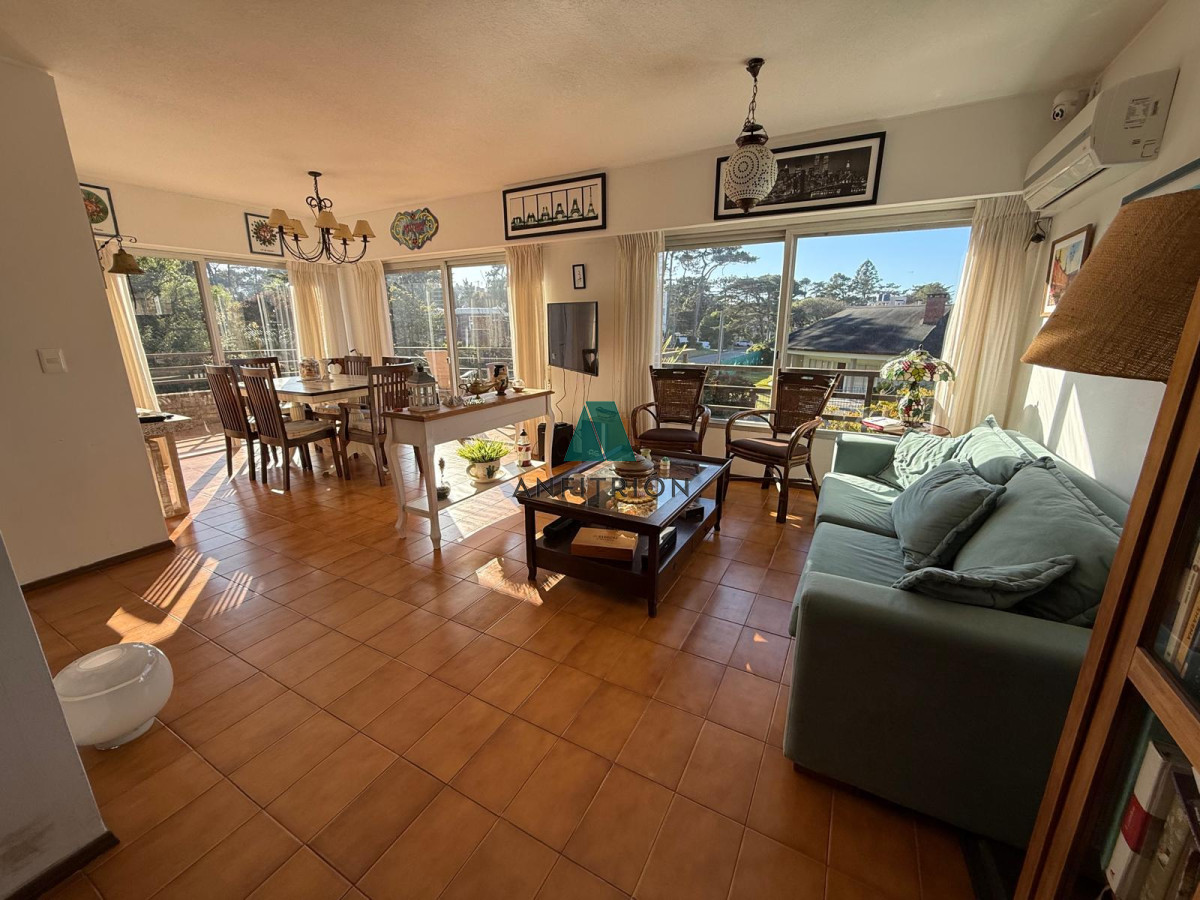 Apartamento ID.72 - VENTA MANSA 3 DORMITORIOS CON TERRAZA