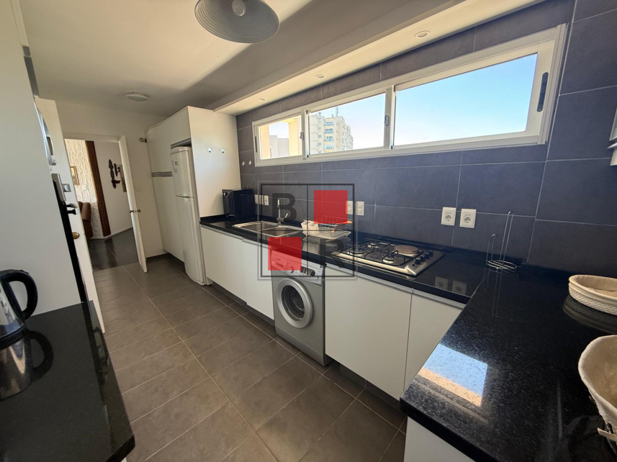 Apartamento ID.184 - ALQUILER TEMPORADA PENTHOUSE 3 DORMITORIOS MANSA PRIMERA LINEA