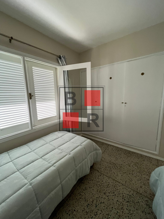 Apartamento ID.896 - VENTA PH renovado con hermoso fondo con parrillero. 