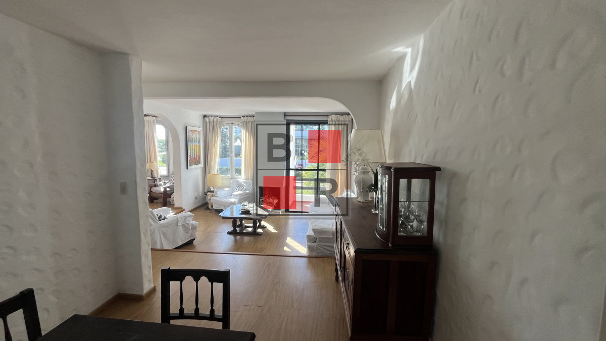 Apartamento ID.1010 - VENTA y ALQUILER INVERNAL, Mansa frente a ENJOY , 5 dormitorios
