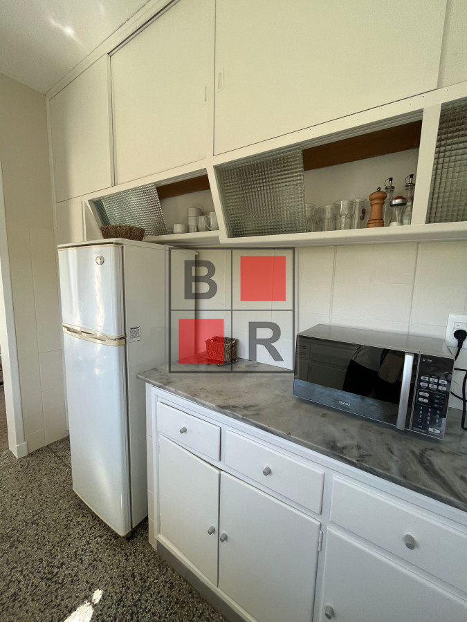 Apartamento ID.896 - VENTA PH renovado con hermoso fondo con parrillero. 