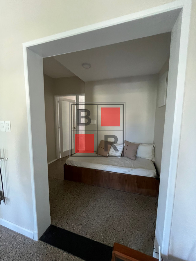 Apartamento ID.896 - VENTA PH renovado con hermoso fondo con parrillero. 