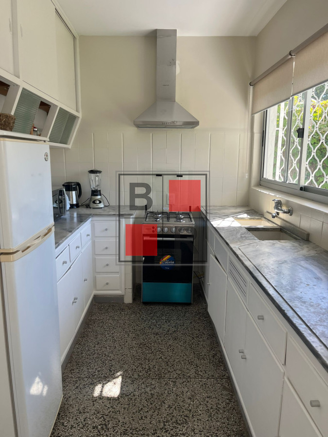 Apartamento ID.896 - VENTA PH renovado con hermoso fondo con parrillero. 