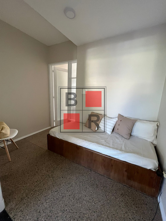 Apartamento ID.896 - VENTA PH renovado con hermoso fondo con parrillero. 