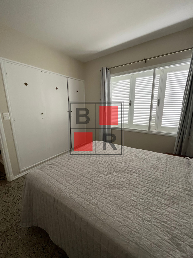 Apartamento ID.896 - VENTA PH renovado con hermoso fondo con parrillero. 