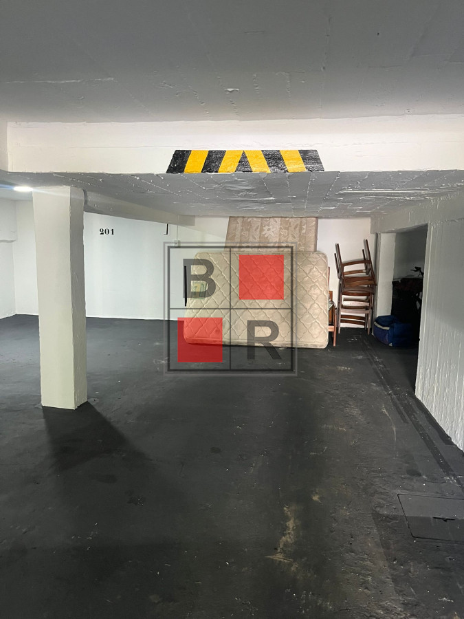 Apartamento ID.896 - VENTA PH renovado con hermoso fondo con parrillero. 