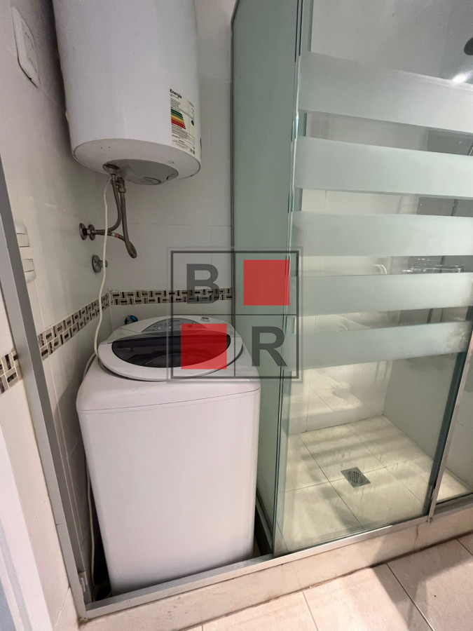 Apartamento ID.896 - VENTA PH renovado con hermoso fondo con parrillero. 