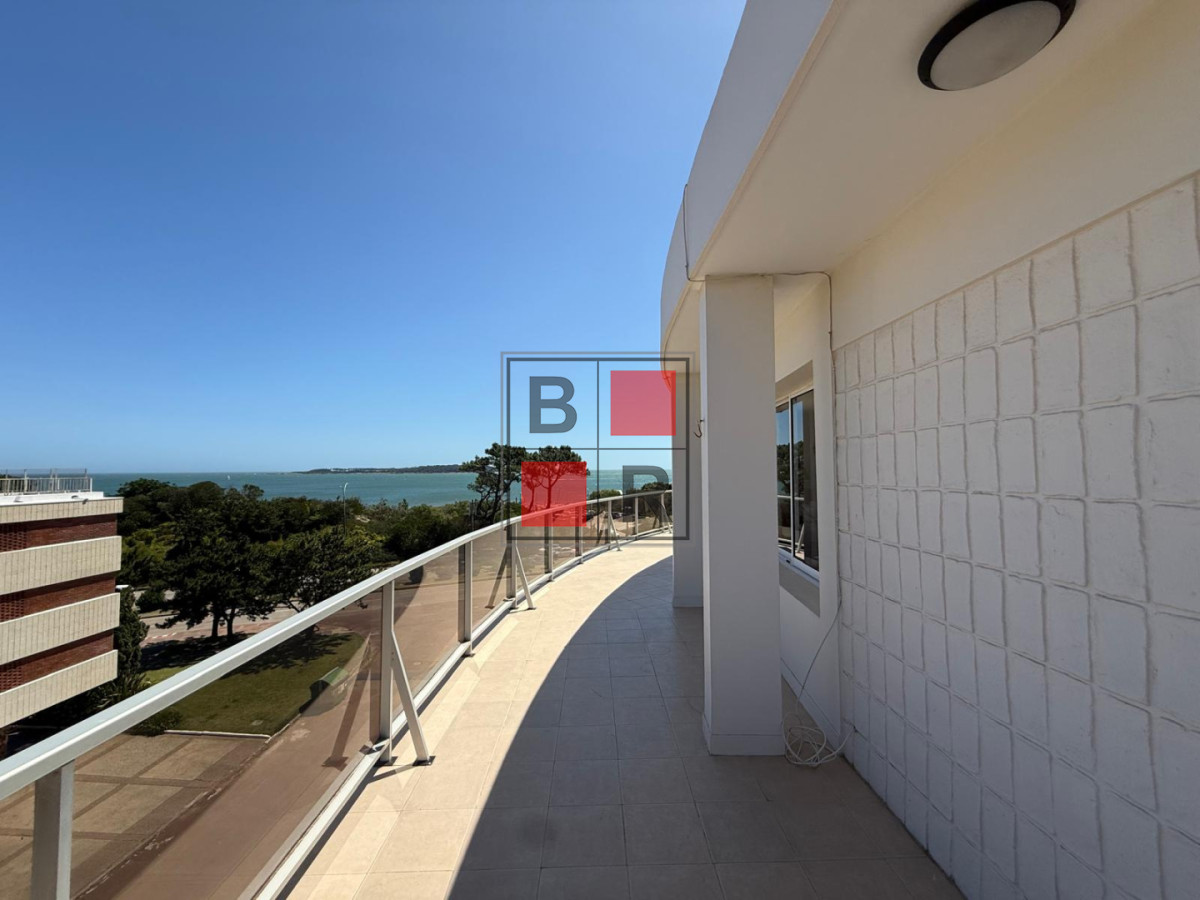 Apartamento ID.184 - ALQUILER TEMPORADA PENTHOUSE 3 DORMITORIOS MANSA PRIMERA LINEA