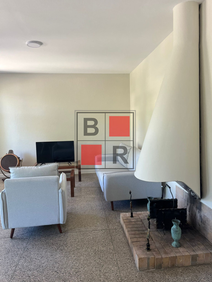 Apartamento ID.896 - VENTA PH renovado con hermoso fondo con parrillero. 