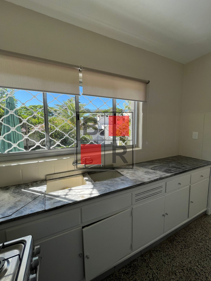 Apartamento ID.896 - VENTA PH renovado con hermoso fondo con parrillero. 