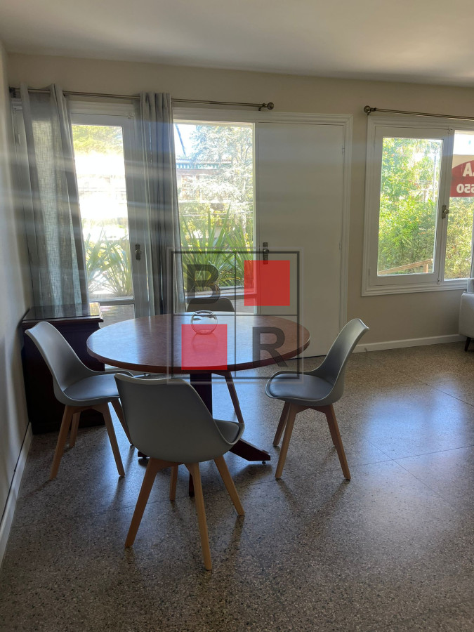 Apartamento ID.896 - VENTA PH renovado con hermoso fondo con parrillero. 