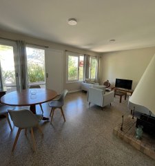 VENTA PH renovado con hermoso fondo con parrillero.