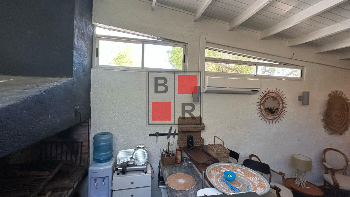Casa ID.1207 - OPORTUNIDAD DE VENTA MANSA- Chalet de 5 dormitorios 