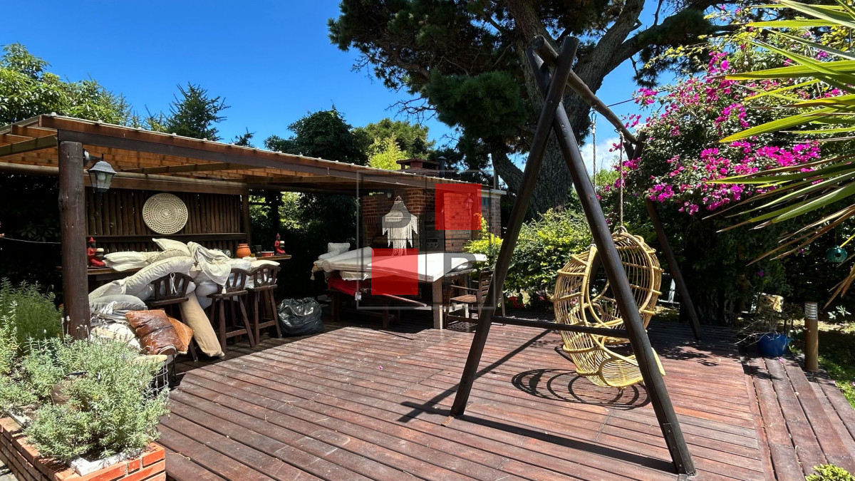 Casa ID.1207 - OPORTUNIDAD DE VENTA MANSA- Chalet de 5 dormitorios 