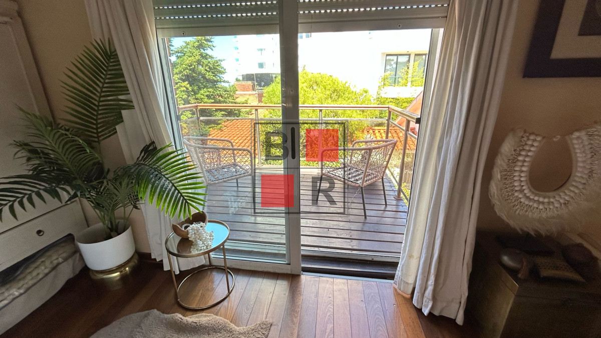 Casa ID.1207 - OPORTUNIDAD DE VENTA MANSA- Chalet de 5 dormitorios 