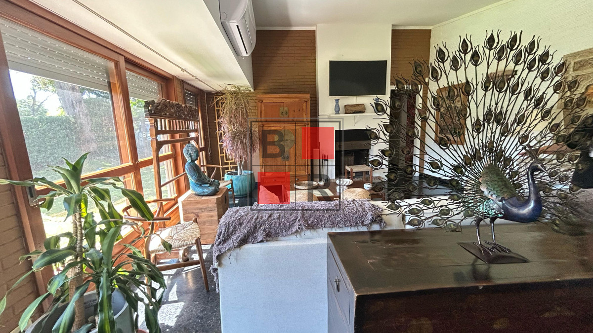 Casa ID.1207 - OPORTUNIDAD DE VENTA MANSA- Chalet de 5 dormitorios 