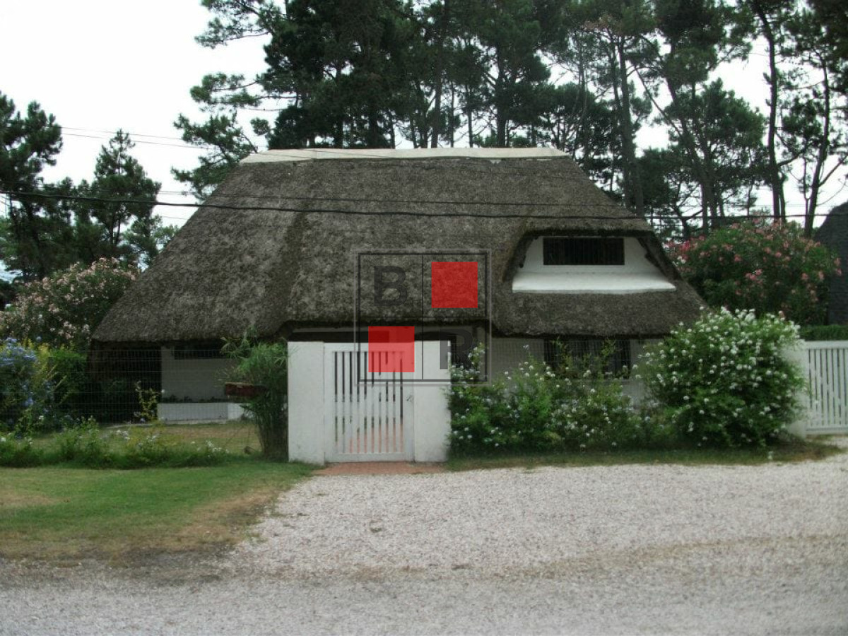 Casa ID.503 - Alquiler TEMPORADA, Casa 4 Dorm. en la Pinares.