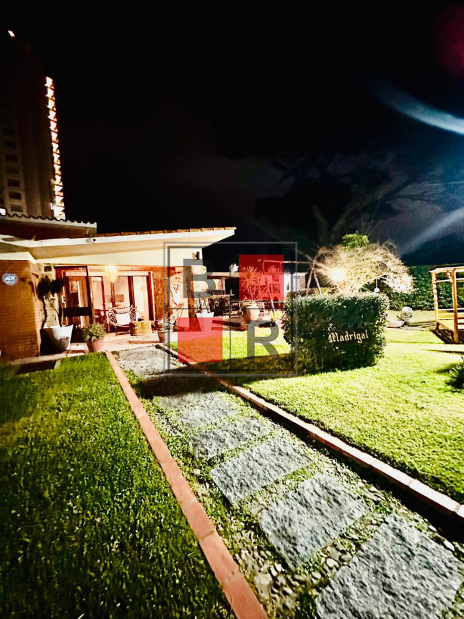 Casa ID.1207 - OPORTUNIDAD DE VENTA MANSA- Chalet de 5 dormitorios 