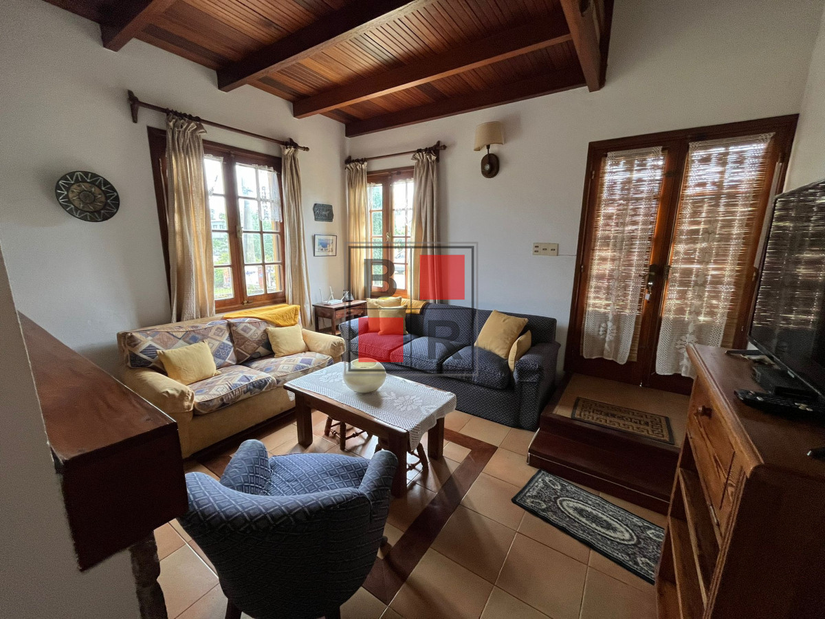 Casa ID.1162 - Hermosa casa de 2 dormitorios a pasos de la mansa 