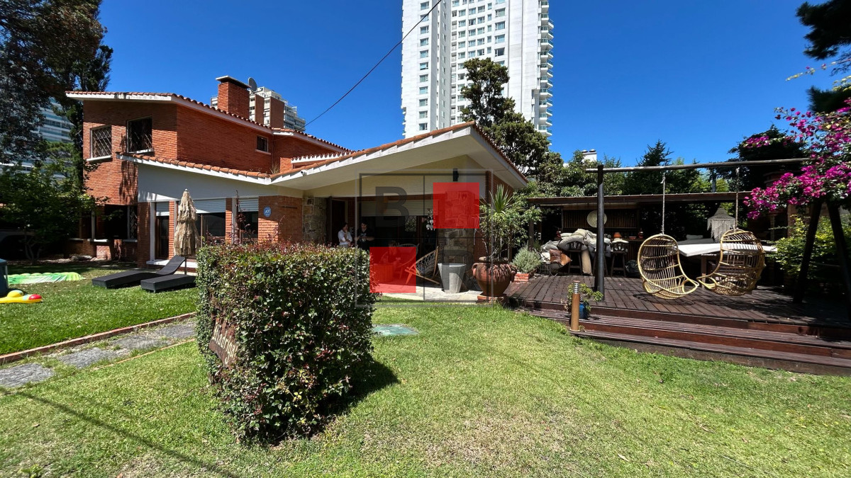 Casa ID.1207 - OPORTUNIDAD DE VENTA MANSA- Chalet de 5 dormitorios 
