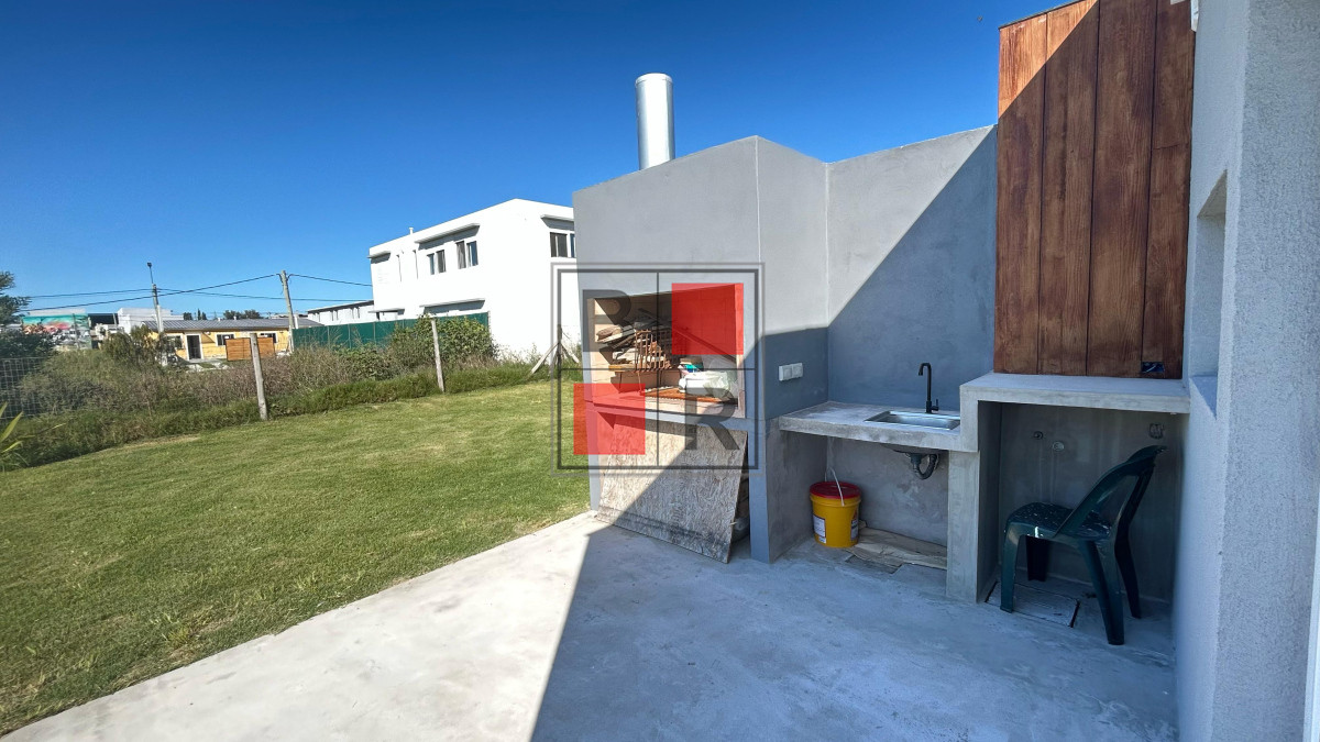 Casa ID.1231 - HERMOSA CASA EN BARRIO 4 H 