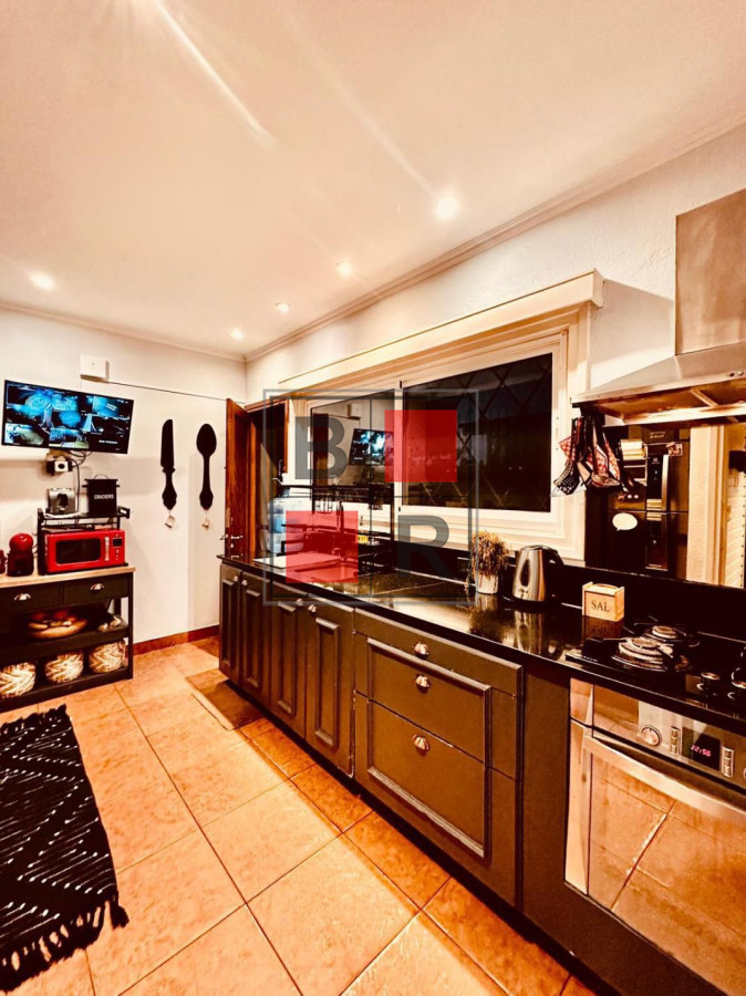 Casa ID.1207 - OPORTUNIDAD DE VENTA MANSA- Chalet de 5 dormitorios 