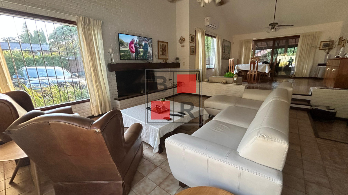 Casa ID.1182 - Hermosa casa a la venta! Barrio Lugano a metros de Punta Shopping