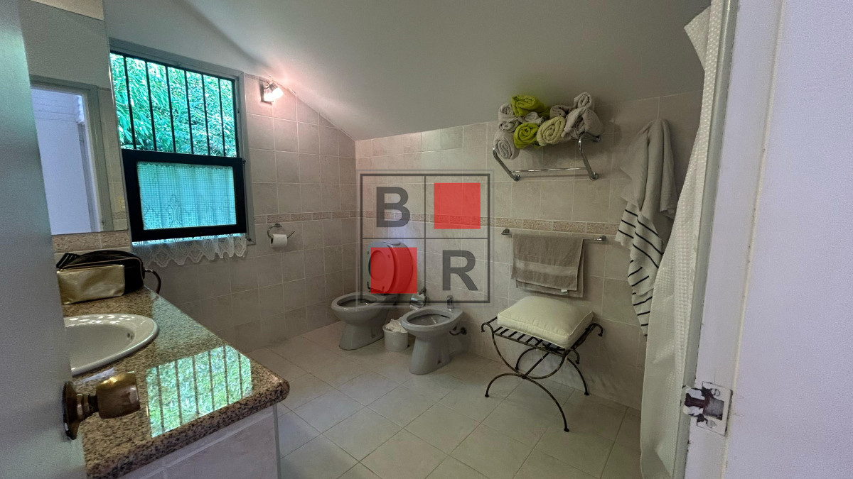 Casa ID.1182 - Hermosa casa a la venta! Barrio Lugano a metros de Punta Shopping