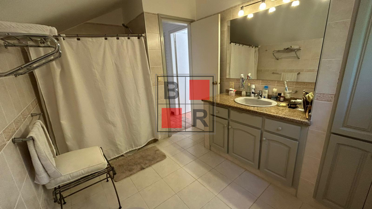 Casa ID.1182 - Hermosa casa a la venta! Barrio Lugano a metros de Punta Shopping