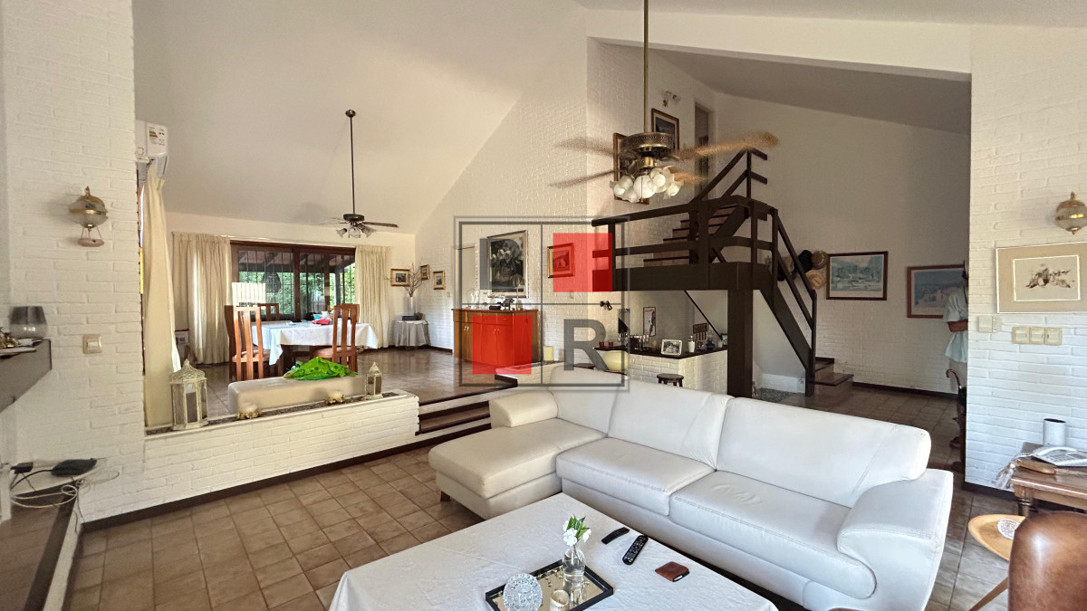 Casa ID.1182 - Hermosa casa a la venta! Barrio Lugano a metros de Punta Shopping