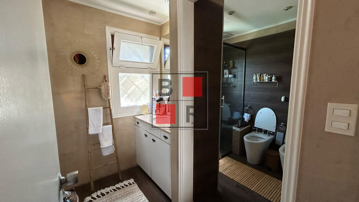 Casa ID.1207 - OPORTUNIDAD DE VENTA MANSA- Chalet de 5 dormitorios 