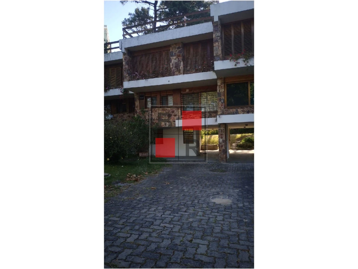Casa ID.389 - ALQUILER ANUAL A PASOS DE PUNTA SHOPPING