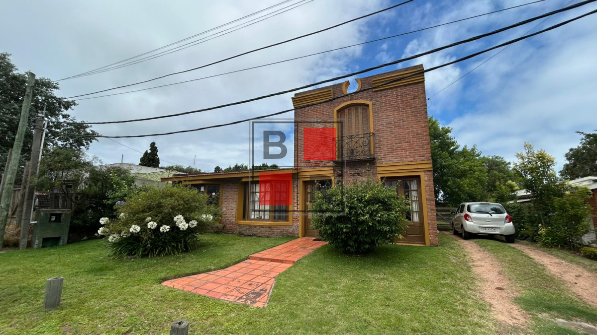 Casa ID.1162 - Hermosa casa de 2 dormitorios a pasos de la mansa 