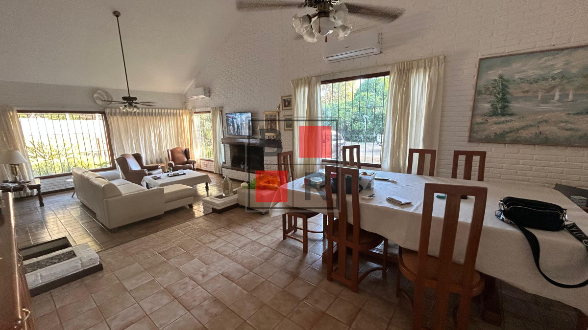 Casa ID.1182 - Hermosa casa a la venta! Barrio Lugano a metros de Punta Shopping