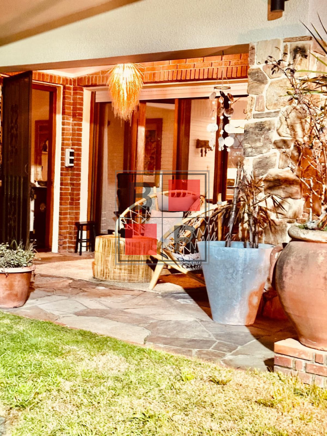 Casa ID.1207 - OPORTUNIDAD DE VENTA MANSA- Chalet de 5 dormitorios 