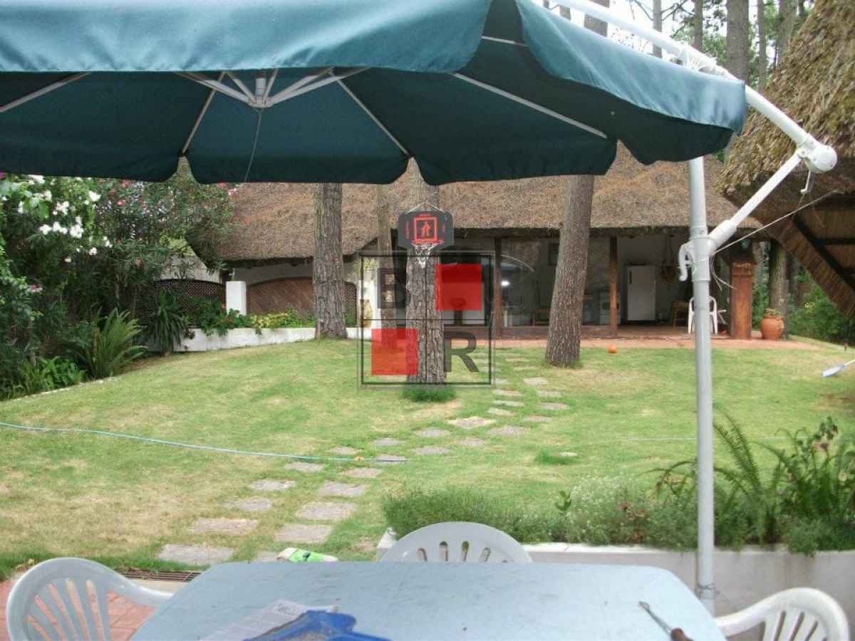 Casa ID.503 - Alquiler TEMPORADA, Casa 4 Dorm. en la Pinares.