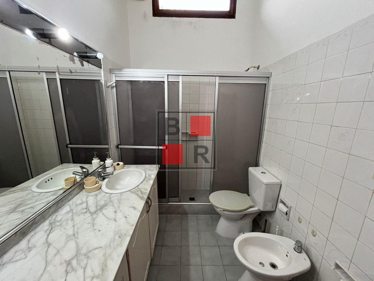 Casa ID.1162 - Hermosa casa de 2 dormitorios a pasos de la mansa 