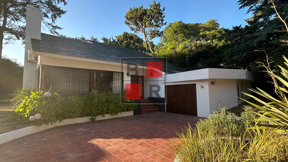 Casa ID.1182 - Hermosa casa a la venta! Barrio Lugano a metros de Punta Shopping