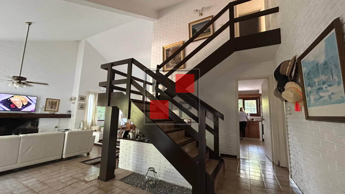 Casa ID.1182 - Hermosa casa a la venta! Barrio Lugano a metros de Punta Shopping